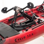 SCK Cyclo 12.6 μονοθέσιο ποδηλατικό καγιάκ με σύστημα ποδήλατο-προπέλας και κουπί | Μαύρο-Κόκκινο