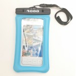 Αδιάβροχη θήκη κινητού με λουράκι που επιπλέει SCK γαλάζια έως 8"